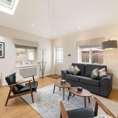 Вилла Beautiful West London House Экстерьер фото